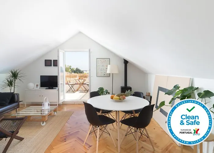Trendy Bright Flat With Balcony By Host Wise