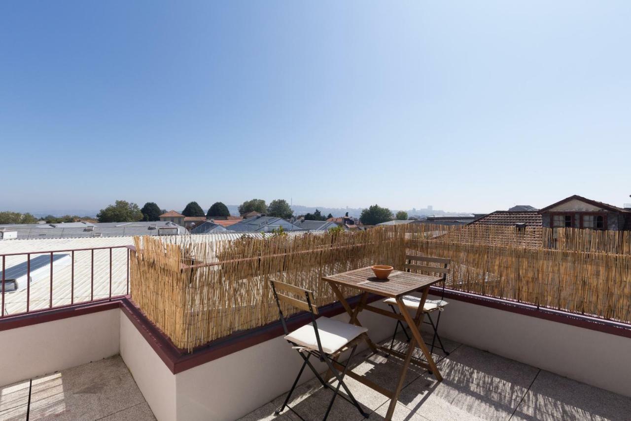 Trendy Bright Flat With Balcony By Host Wise Apartment *