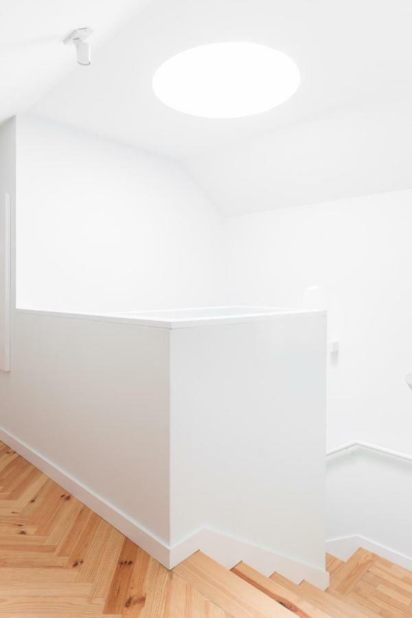 Trendy Bright Flat With Balcony By Host Wise Apartment Porto